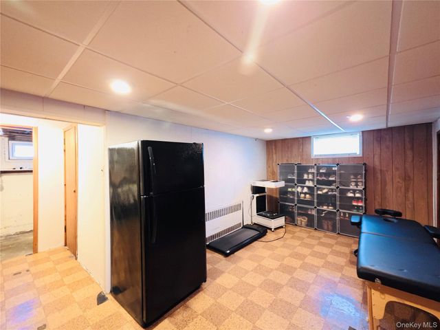 10 Kings Park Road, Commack, NY 11725