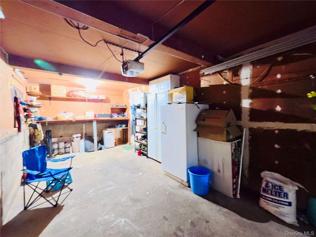 10 Kings Park Road, Commack, NY 11725