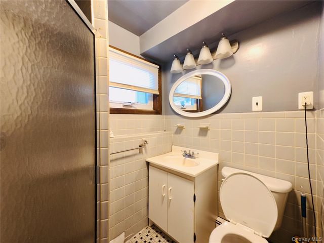 10 Kings Park Road, Commack, NY 11725