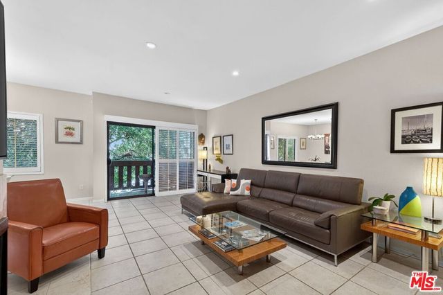 832 Palm Avenue 102, West Hollywood, CA 90069