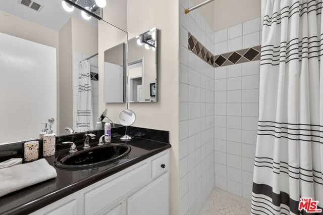 832 Palm Avenue 102, West Hollywood, CA 90069