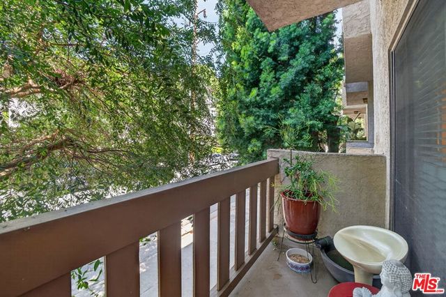 832 Palm Avenue 102, West Hollywood, CA 90069