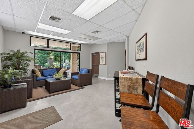 832 Palm Avenue 102, West Hollywood, CA 90069