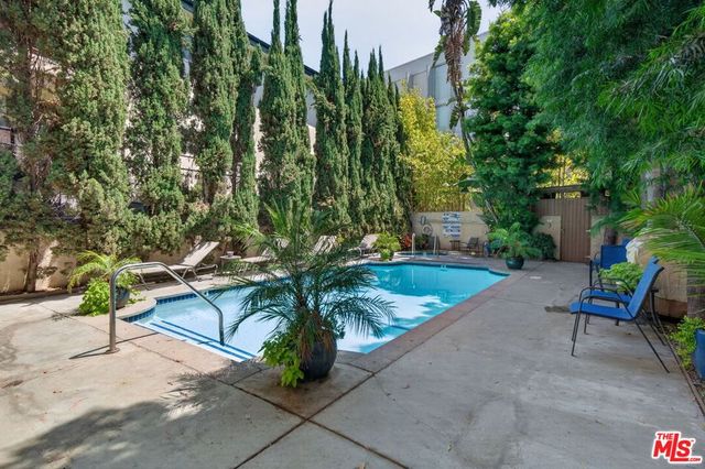 832 Palm Avenue 102, West Hollywood, CA 90069