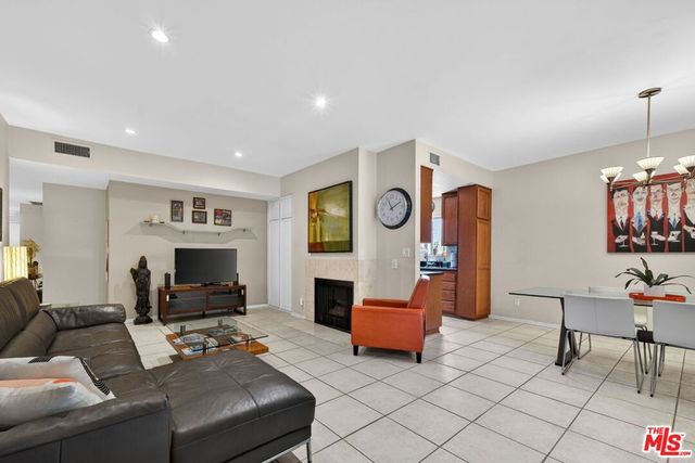 832 Palm Avenue 102, West Hollywood, CA 90069