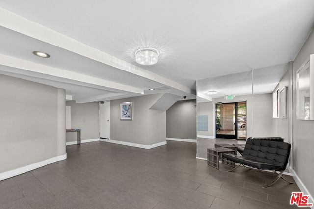 832 Palm Avenue 102, West Hollywood, CA 90069