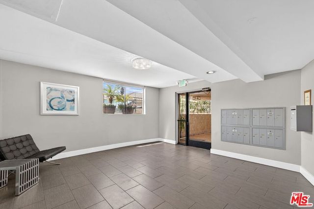 832 Palm Avenue 102, West Hollywood, CA 90069