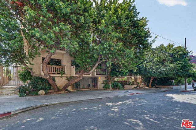832 Palm Avenue 102, West Hollywood, CA 90069