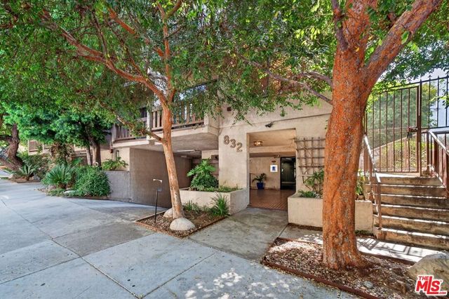 832 Palm Avenue 102, West Hollywood, CA 90069