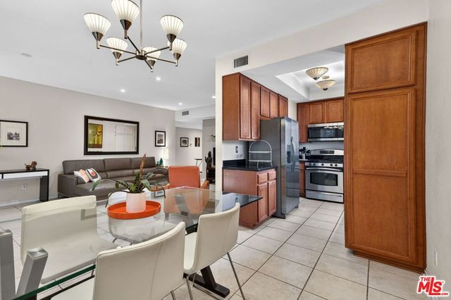 832 Palm Avenue 102, West Hollywood, CA 90069