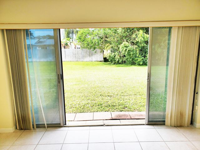 4345 Lucerne Villas Lane, Lake Worth, FL 33467