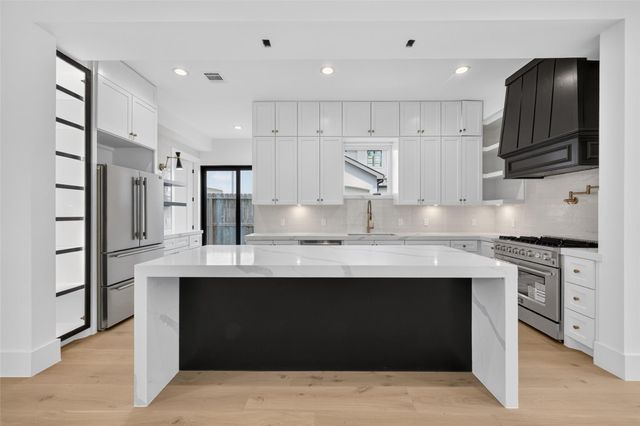 1508 Woodvine Drive, Houston, TX 77055
