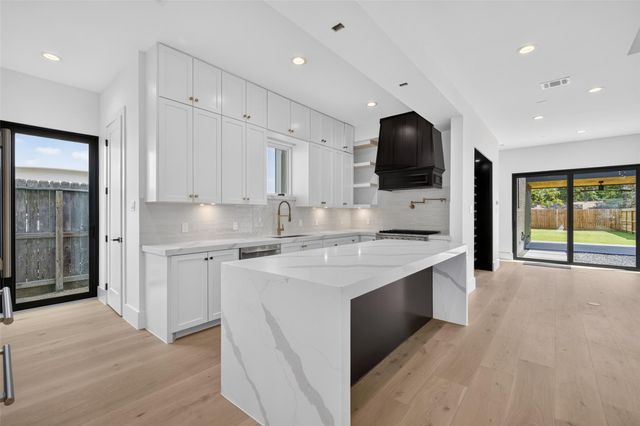 1508 Woodvine Drive, Houston, TX 77055