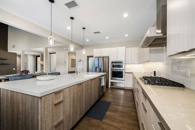 725 Inverness Drive, Rancho Mirage, CA 92270