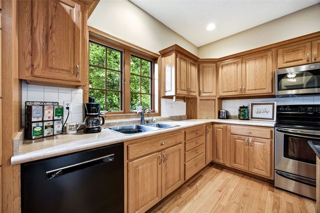 2792 Holly Court NW, Swisher, IA 52238