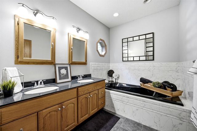 2792 Holly Court NW, Swisher, IA 52238