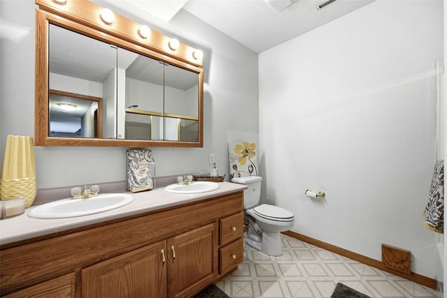 2792 Holly Court NW, Swisher, IA 52238