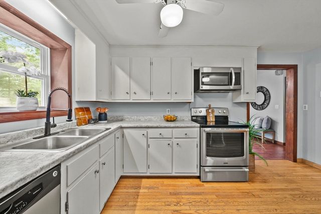 7 Riverview Dr, Middleton, MA 01949