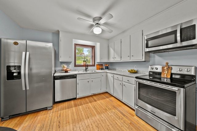 7 Riverview Dr, Middleton, MA 01949