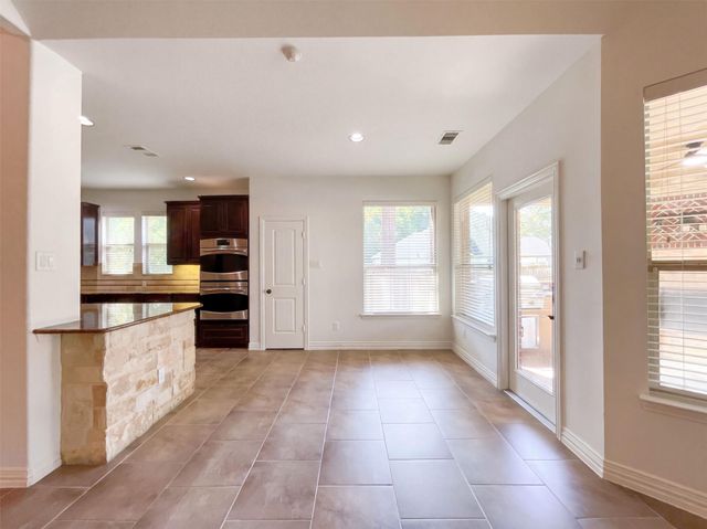 312 Overland Trace, Montgomery, TX 77316