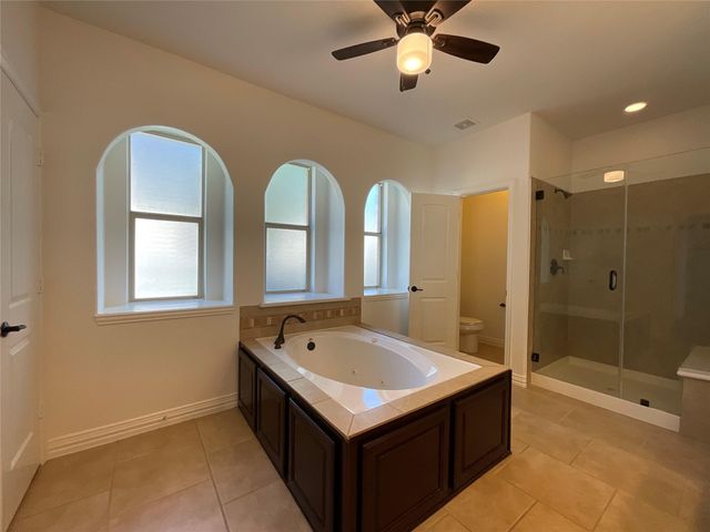312 Overland Trace, Montgomery, TX 77316