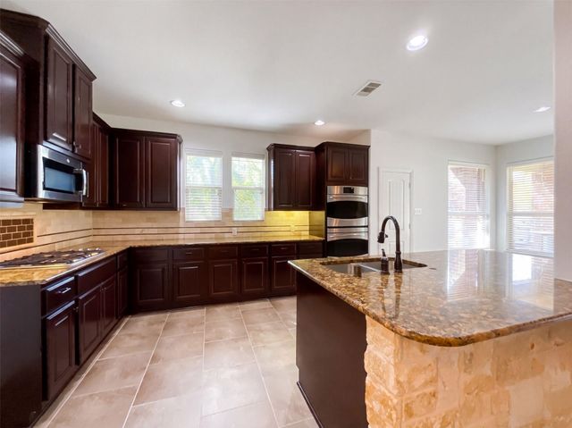 312 Overland Trace, Montgomery, TX 77316