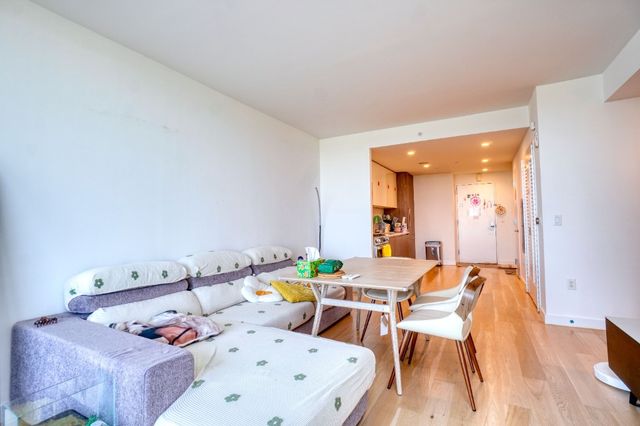 13101 40th Rd Apt 10W, New York City, NY 11354