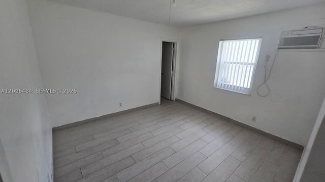 1118 NE 2nd Ct 1, Hallandale Beach, FL 33009
