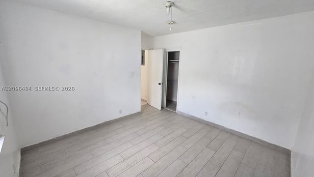 1118 NE 2nd Ct 1, Hallandale Beach, FL 33009