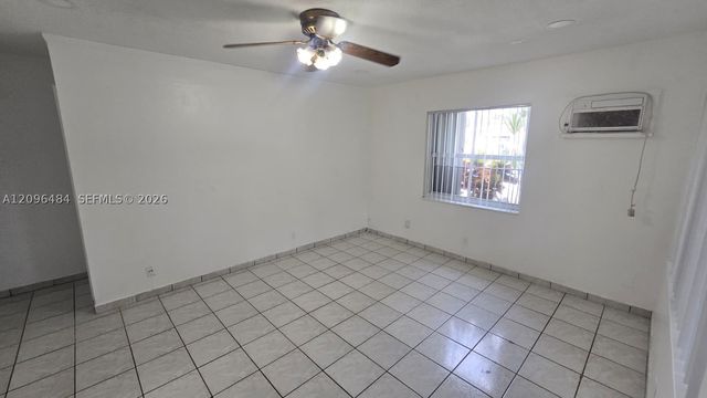 1118 NE 2nd Ct 1, Hallandale Beach, FL 33009