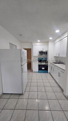 1118 NE 2nd Ct 1, Hallandale Beach, FL 33009