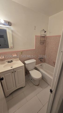 1118 NE 2nd Ct 1, Hallandale Beach, FL 33009
