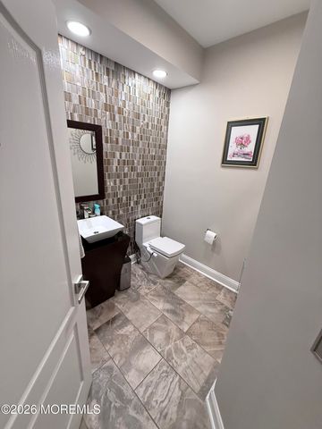 2 Amanda Court, Manalapan, NJ 07726