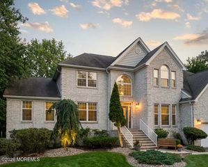 2 Amanda Court, Manalapan, NJ 07726