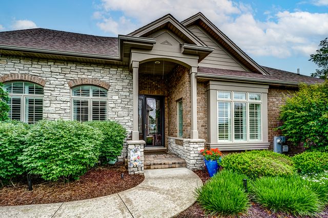 8999 Holland Harbor Circle, Frankfort, IL 60423