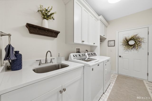 8999 Holland Harbor Circle, Frankfort, IL 60423