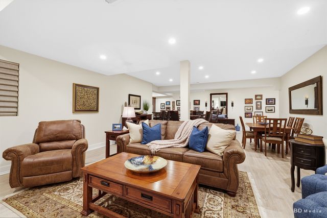 8999 Holland Harbor Circle, Frankfort, IL 60423