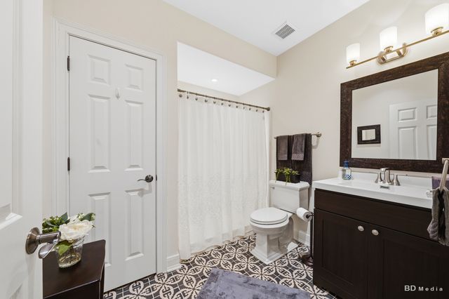 8999 Holland Harbor Circle, Frankfort, IL 60423