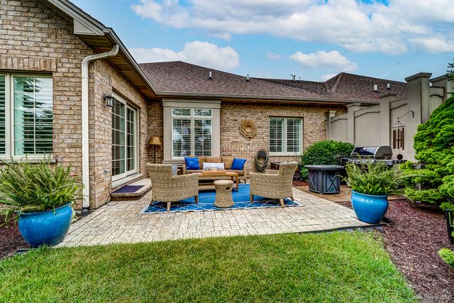 8999 Holland Harbor Circle, Frankfort, IL 60423