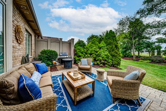 8999 Holland Harbor Circle, Frankfort, IL 60423