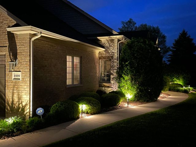 8999 Holland Harbor Circle, Frankfort, IL 60423
