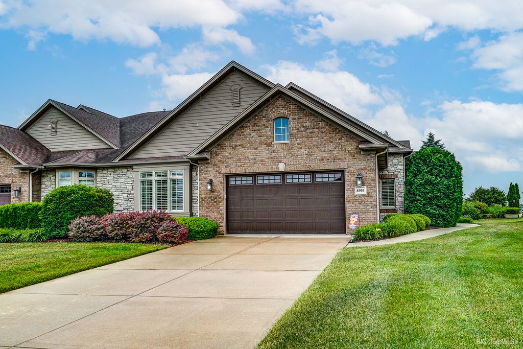 8999 Holland Harbor Circle, Frankfort, IL 60423
