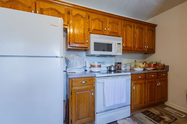 614 Fairview Cir, Winchester, TN 37398