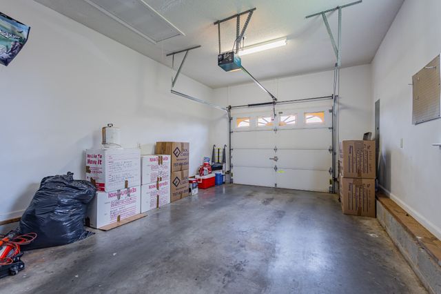 614 Fairview Cir, Winchester, TN 37398
