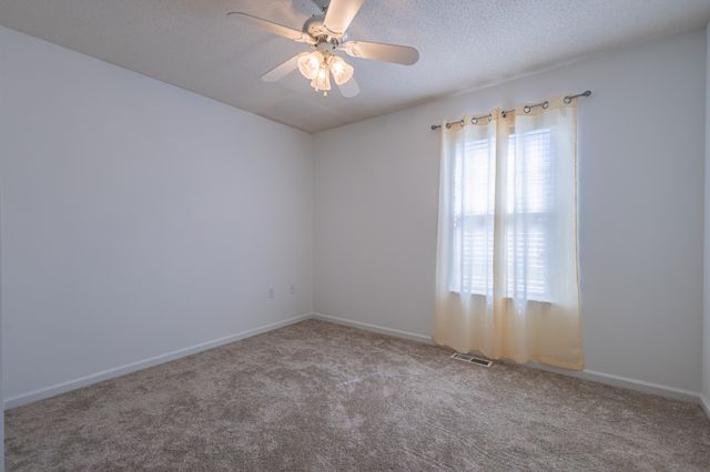 614 Fairview Cir, Winchester, TN 37398