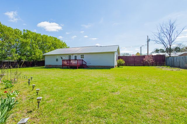 614 Fairview Cir, Winchester, TN 37398