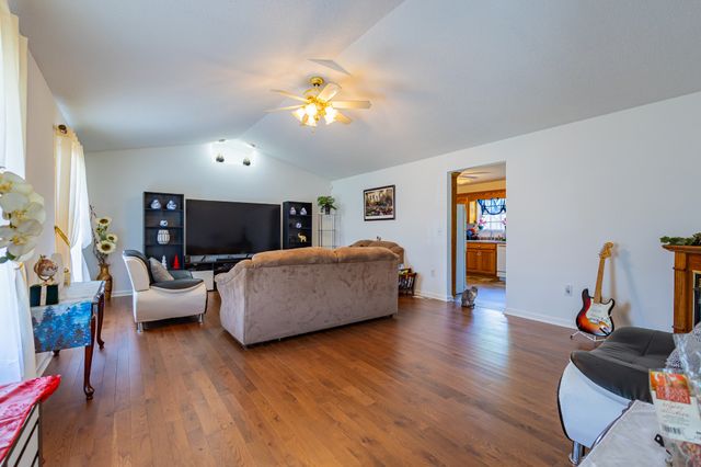 614 Fairview Cir, Winchester, TN 37398