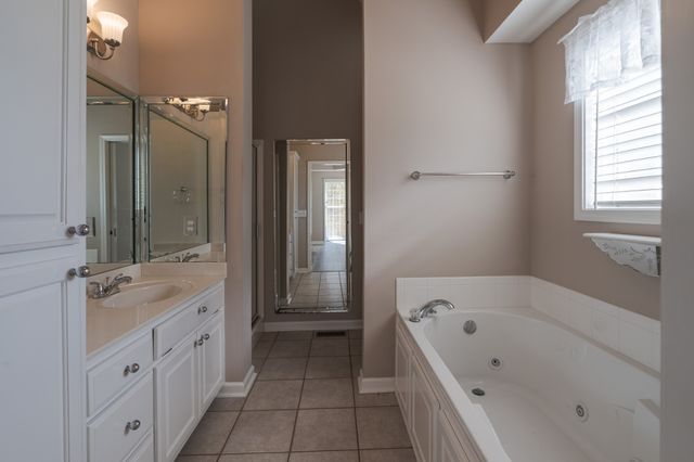 1045 Emerald Way, Castalian Springs, TN 37031