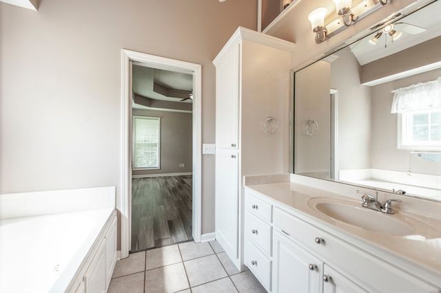 1045 Emerald Way, Castalian Springs, TN 37031