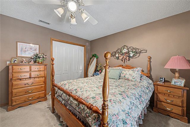 400 NW Linebarger Lane, Bentonville, AR 72712